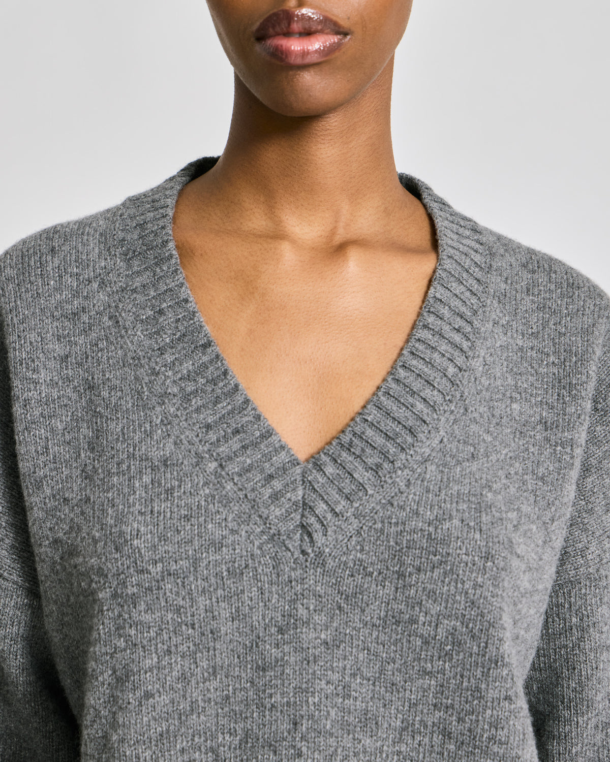 LISVA Elvira Lambswool V-neck Knit Lambswool l Knitwear 631 Grafitti Grey Melangé