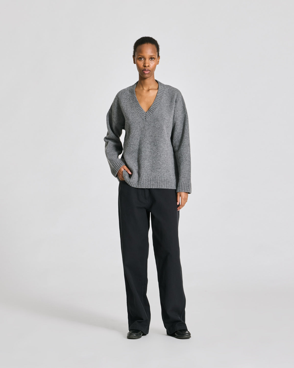 LISVA Elvira Lambswool V-neck Knit Lambswool l Knitwear 631 Grafitti Grey Melangé