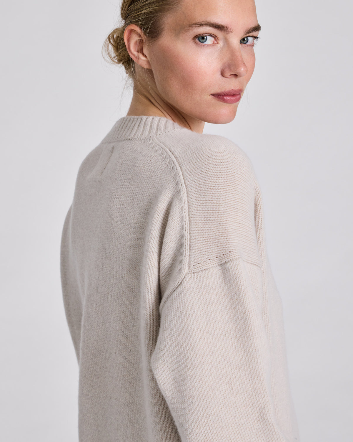 LISVA Elvira Lambswool V-neck Knit Lambswool l Knitwear 826 Island Fossil